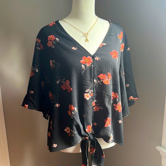 Lush Blouse - Picture 1 of 9